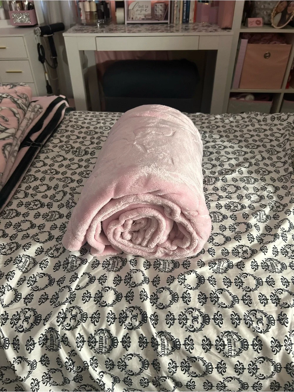 Pink soft bow plush blanket